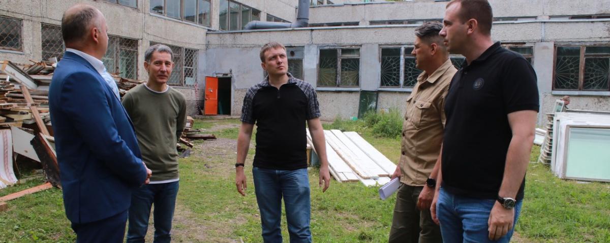 Депутаты Заксобрания контролируют капремонт школ №2 и №5 в Усть-Илимске