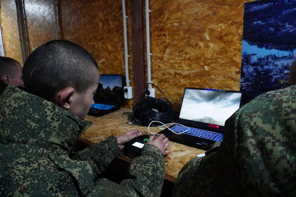 Студент из Астраханской области подписал контракт с Минобороны и проходит подготовку в войсках беспилотных систем