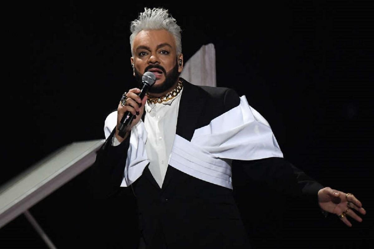 Киркоров рухнул на сцене во время выступления на «Новой волне» в Казани