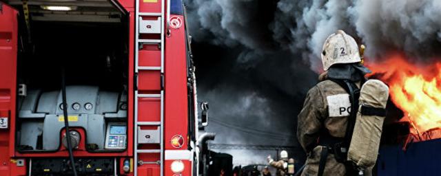 При пожаре в квартире в Москве один человек погиб и четверо пострадали