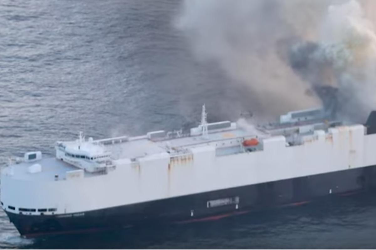 Миллионы долларов пошли ко дну. В Тихом океане затонуло судно c ценным грузом