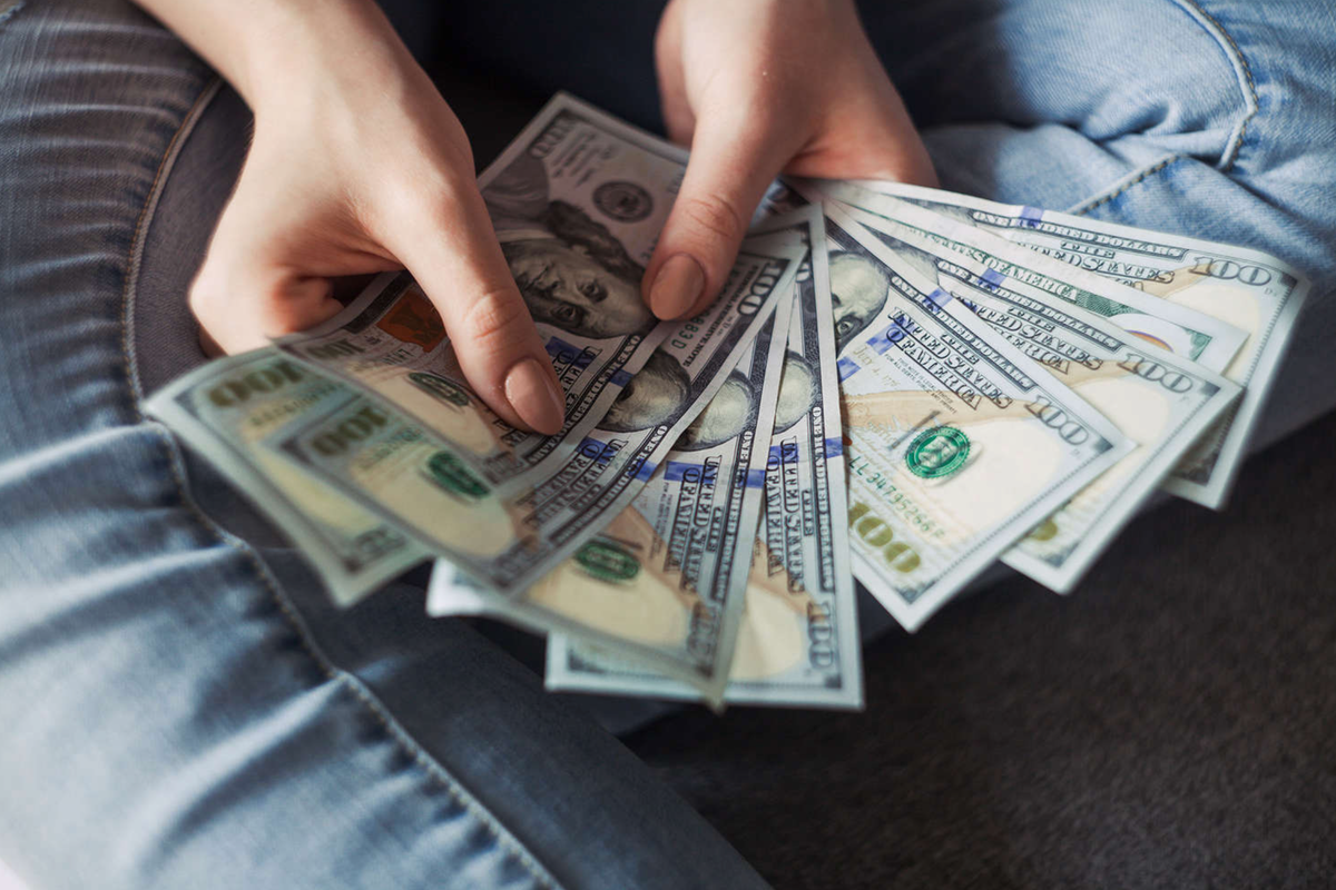 Итальянский художник выставил невидимую скульптуру, проданную за $18 тысяч