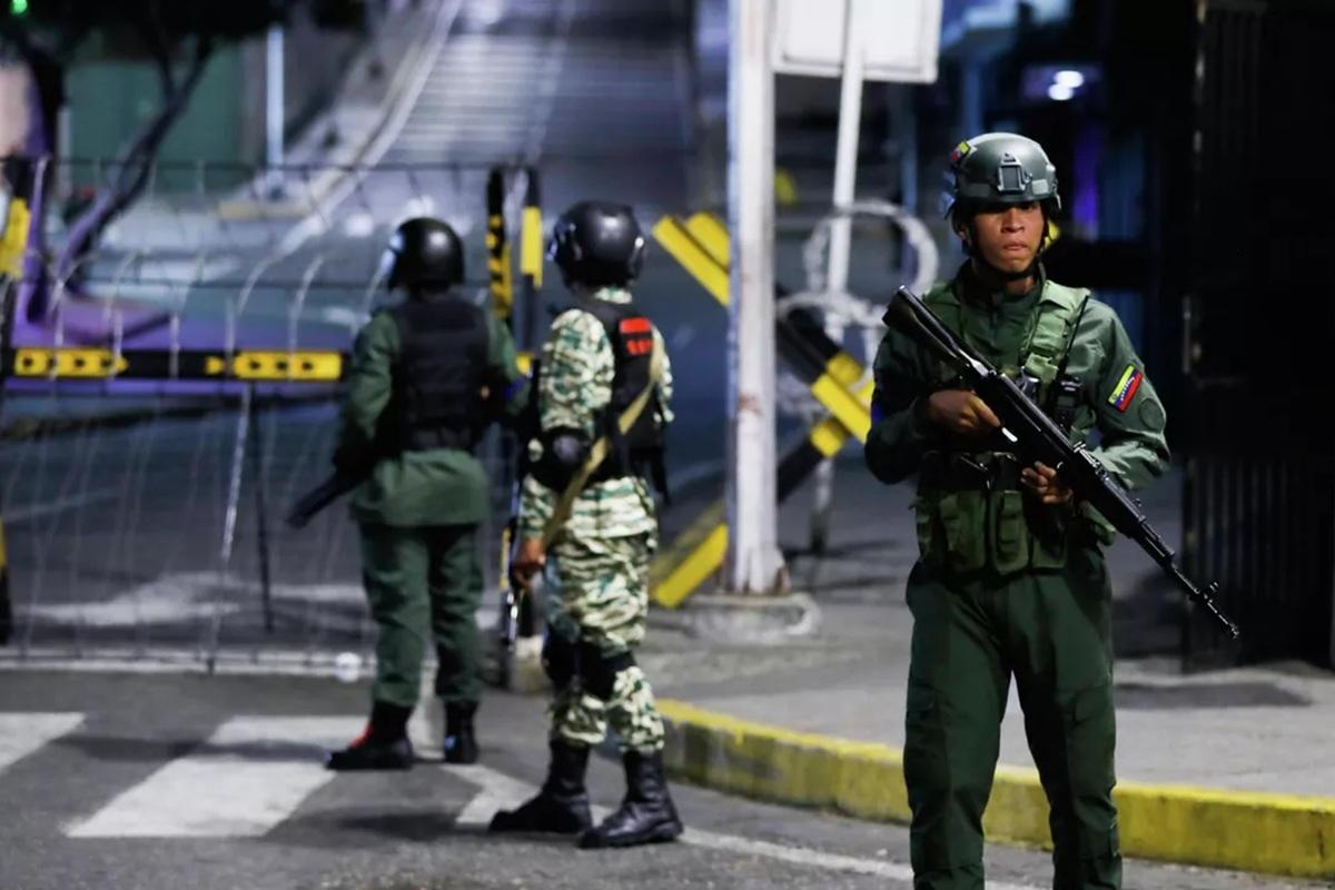 СМИ сообщили о стрельбе у президентского дворца в столице Венесуэлы