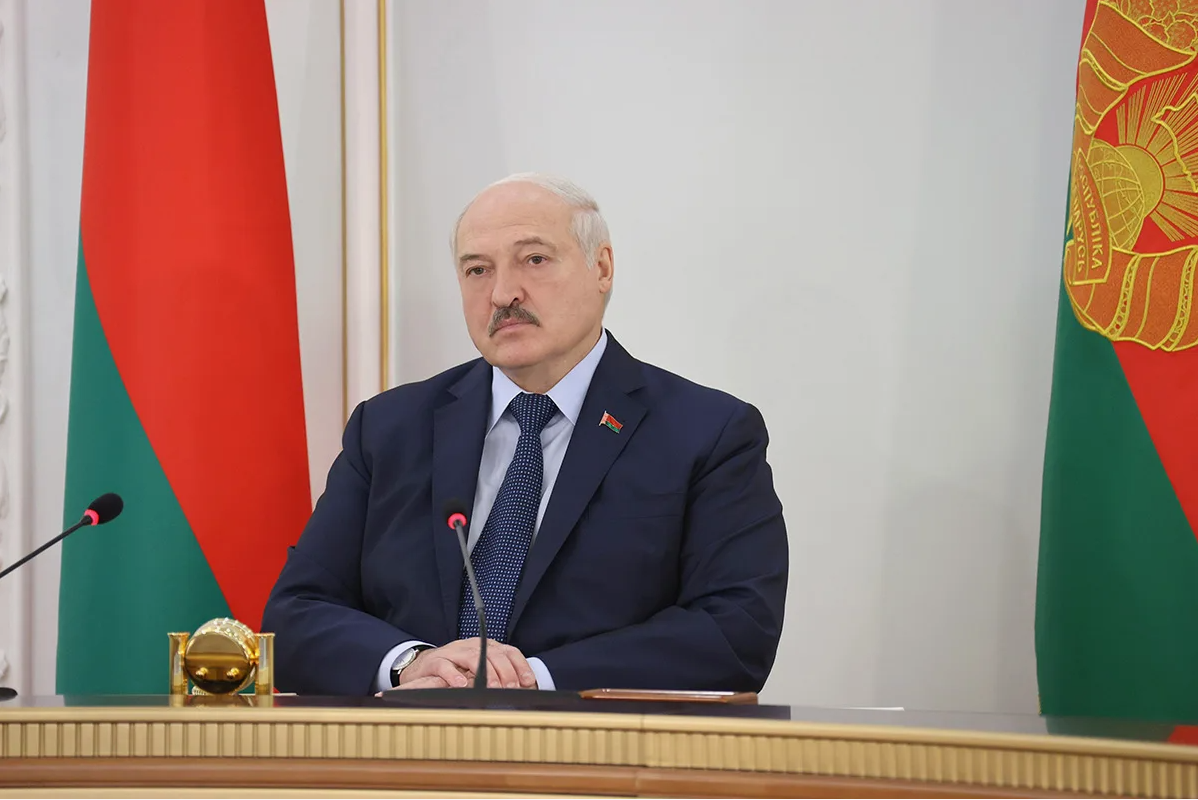 Лукашенко призвал привлечь политзаключенных к ликвидации последствий урагана
