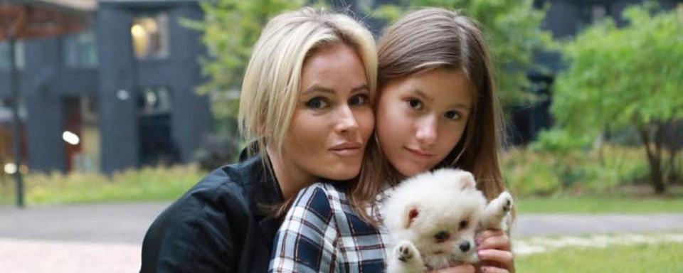 Дочь Даны Борисовой порезала себя в туалете школы — Видео