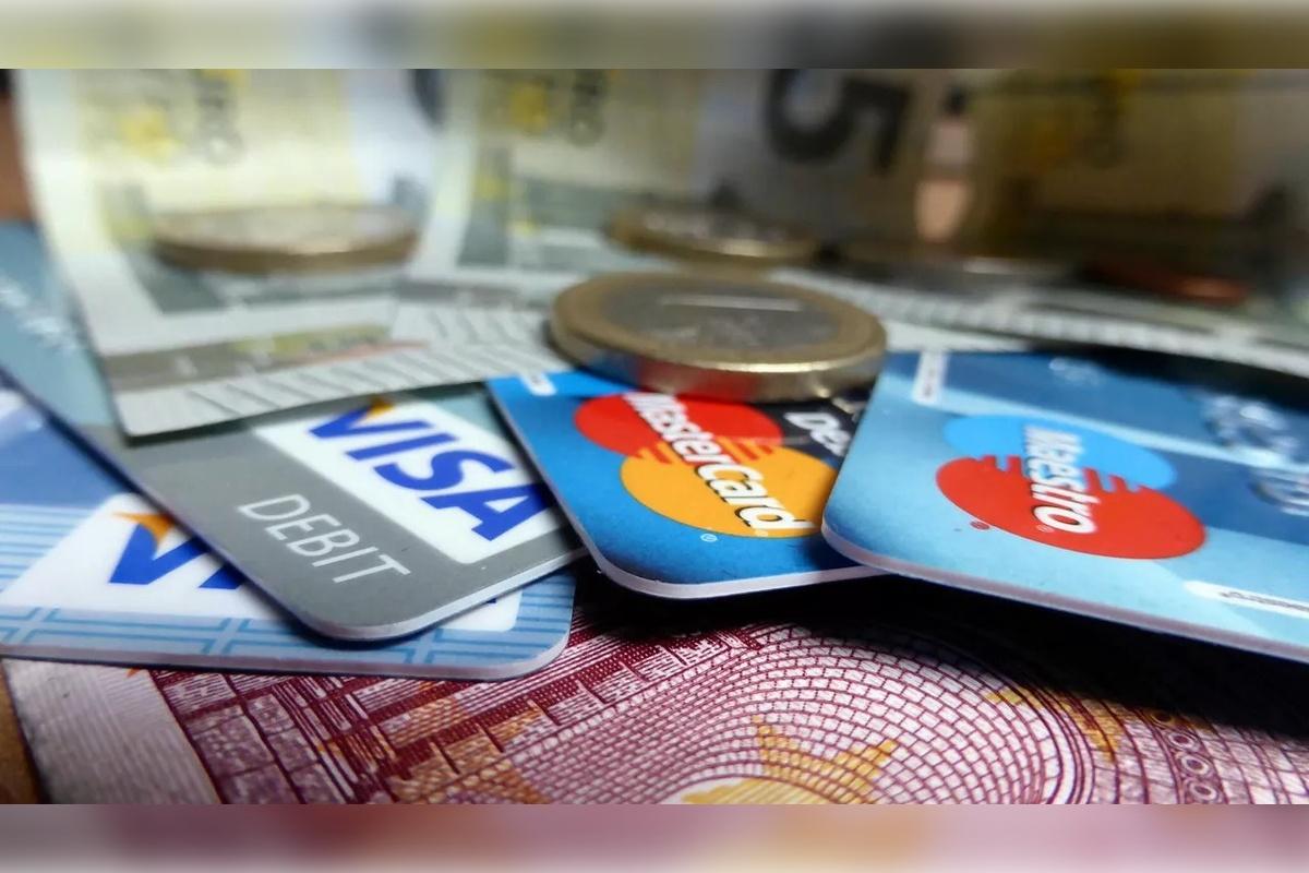 Россияне недовольны навязанными страховыми полисами по кредитным картам