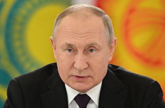 Путин удвоил выплаты военнослужащим за участие в спецоперации