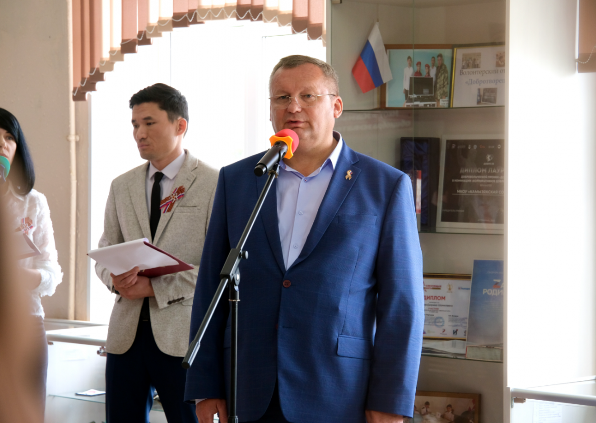 Председатель Думы Астраханской области Игорь Мартынов принял участие в торжественном открытии музея Боевой славы в школе №4 города Камызяк
