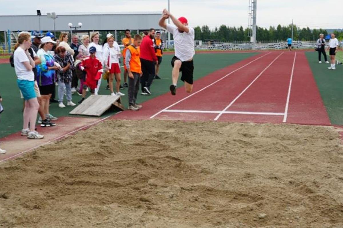 Новый стадион с тренажерами и спортивными площадками открыли в Линево