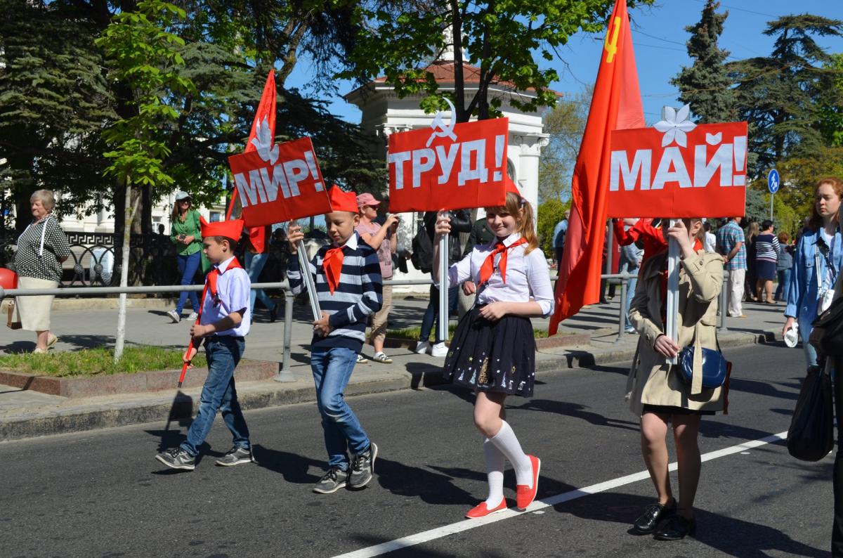 В Севастополе в первомайском шествии приняли участие 20 тысяч человек