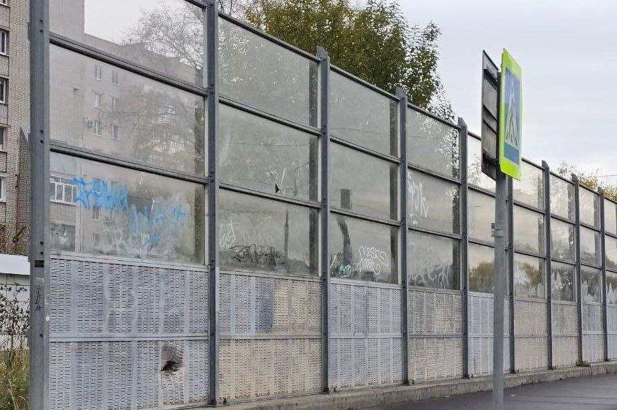 Мэр Сергей Жестянников: Авторам несанкционированных граффити на Белозерском шоссе положено административное наказание