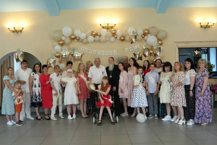 «Этот выпускной — самый трогательный и запоминающийся»: Спикер Госсовета Чувашии Леонид Черкесов пожелал успехов первым выпускникам Центра помощи детям-инвалидам во имя святителя Луки