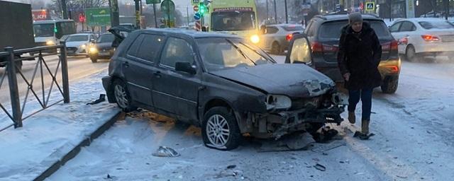 За неделю в Петербурге произошло более 2,6 тысячи аварий. Пострадали 45 человек