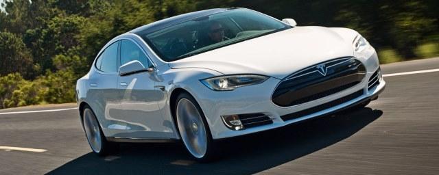 Пользователям автопилота Tesla дадут скидку на страховку