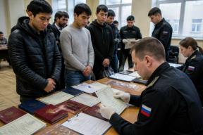 Аттестаты «за сало и три барана». В России взялись за фальшивых студентов-мигрантов