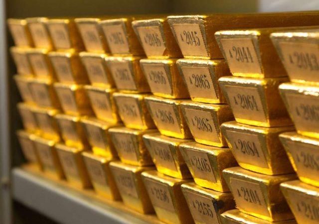 Почему золото растет и как заработать на этом