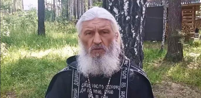 Отлученный от церкви отец Сергий заявил, что РПЦ намерена снести его обитель