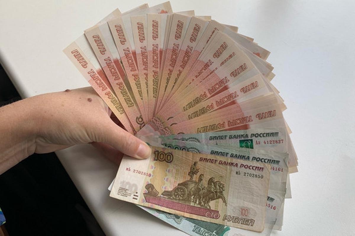 Власти Кировской области раздали десяткам тысяч семей деньги на детей