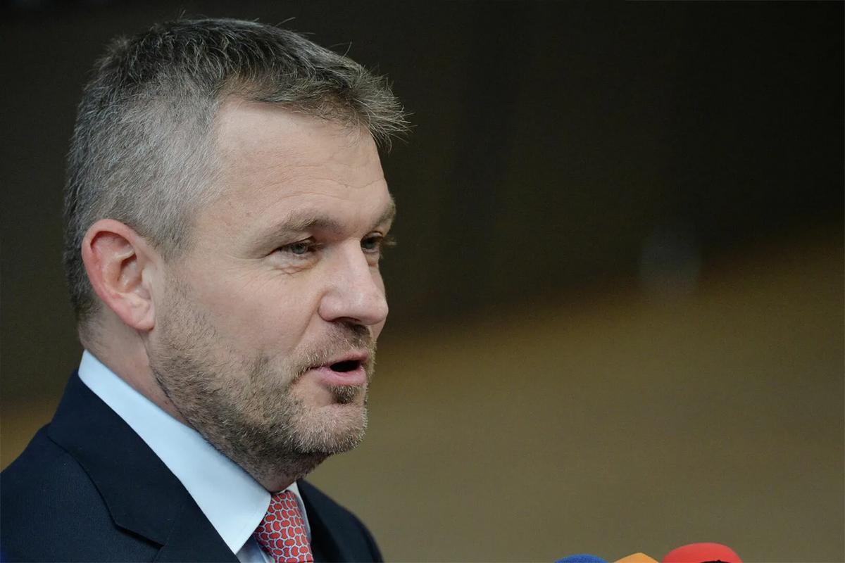Пеллегрини не разрешает гражданам Словакии служить в ВСУ
