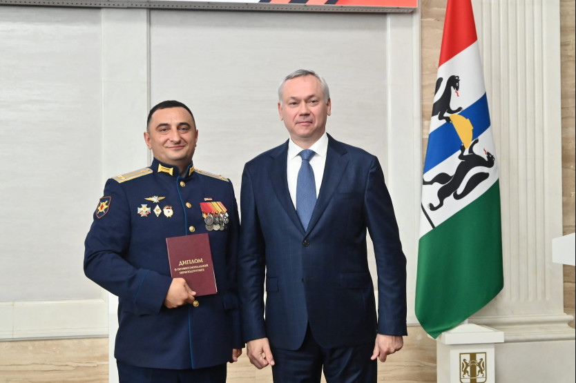 Губернатор Андрей Травников вручил дипломы 30 выпускникам второго потока кадровой региональной программы «Герои НовоСибири»