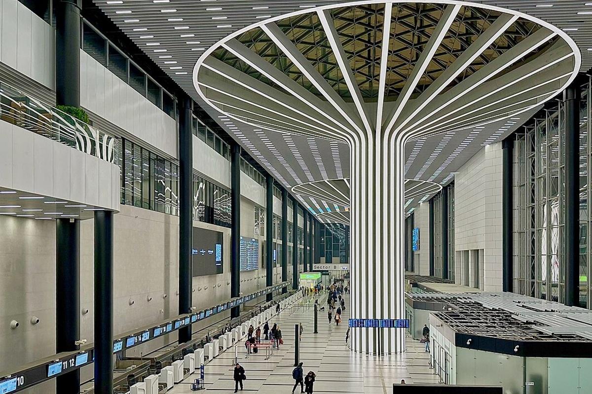 Ребенок два дня ждал рейс в новосибирском аэропорту без еды и воды