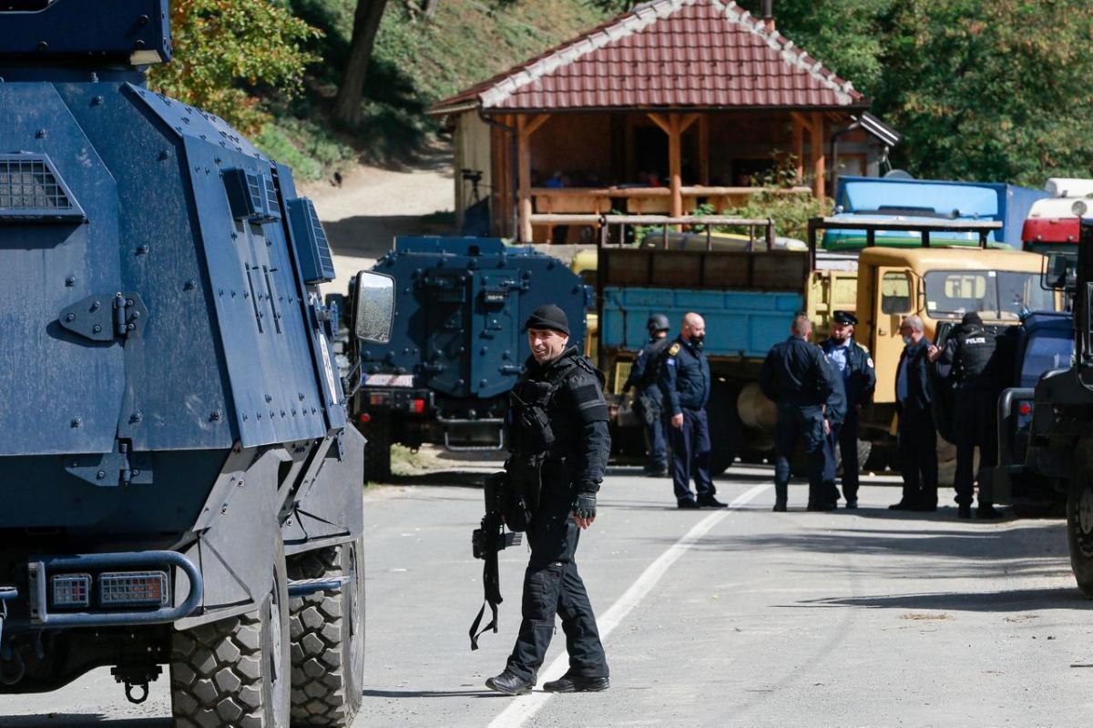 Военные KFOR под эгидой НАТО прибыли к КПП «Ярине» в Косово
