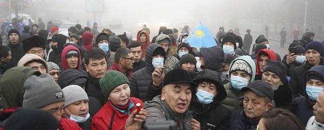 В здание мэрии Алма-Аты ворвались участники протестов