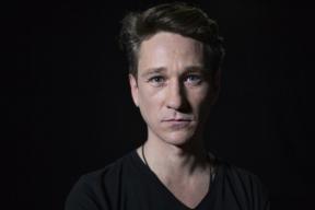 «Рот занят, а страх уходит»: Антон Шагин раскрыл два диких способа настроиться перед спектаклем