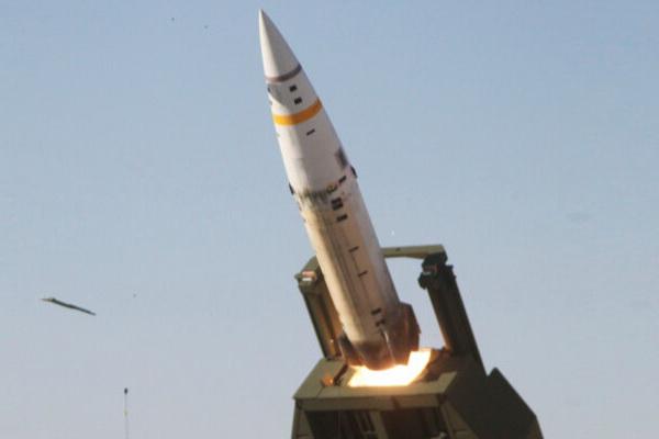 Конгресс США предлагает Байдену дать Украине дальнобойные ракеты ATACMS