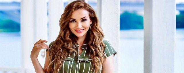 Видео: Анфиса Чехова заставляет работать помощницу со сломанной ногой