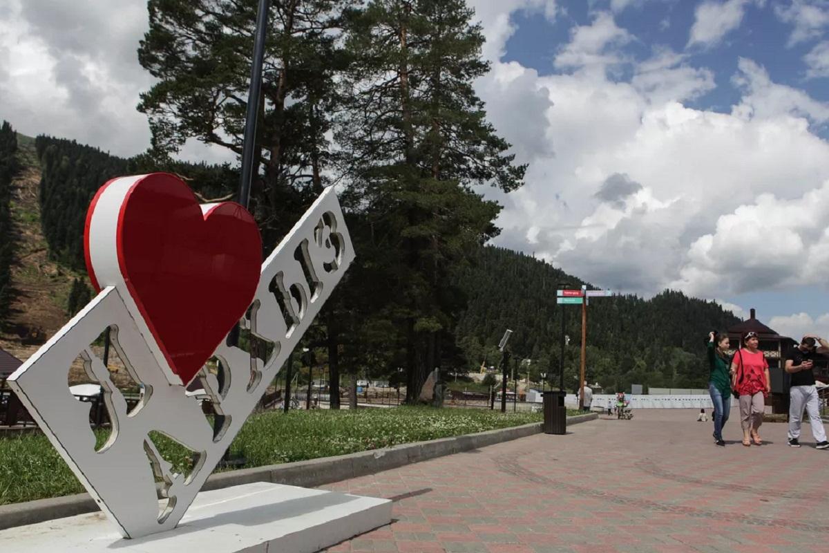 Российские туристы устремились в Архыз