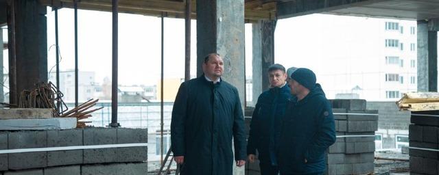 Глава администрации Чебоксар Спирин проверил строительство школы в Садовом