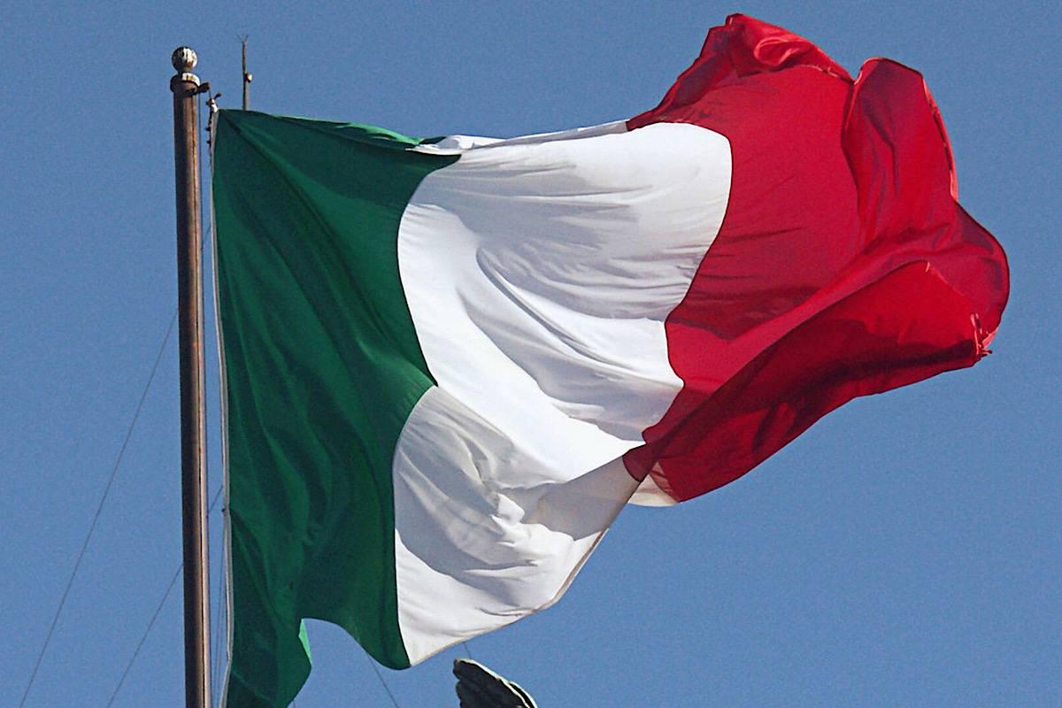 Китайские ОПГ развязали «войну вешалок» в Италии