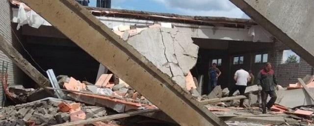 Крыша спорткомплекса в Кирове рухнула на детей во время соревнования