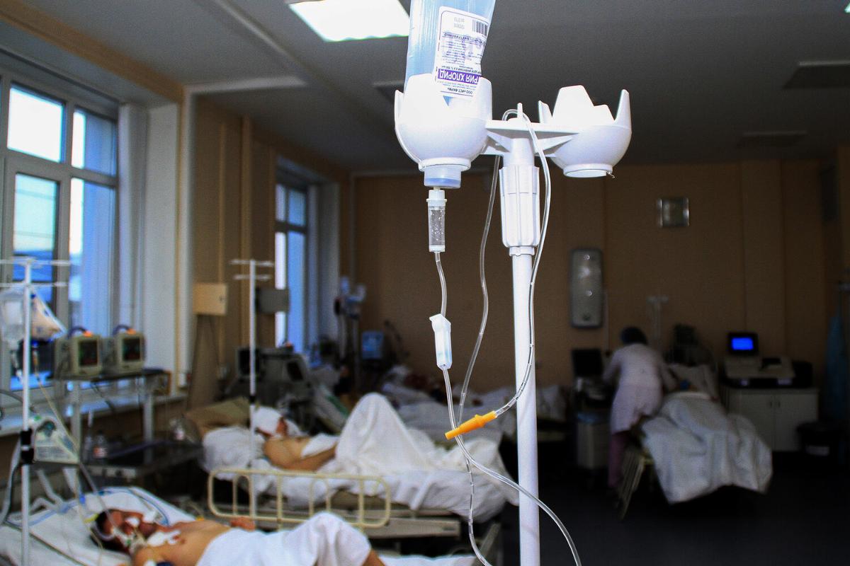 Мигрантское клеймо: Более 120 москвичей в больницах. Громкий случай массового заражения ботулизмом в России