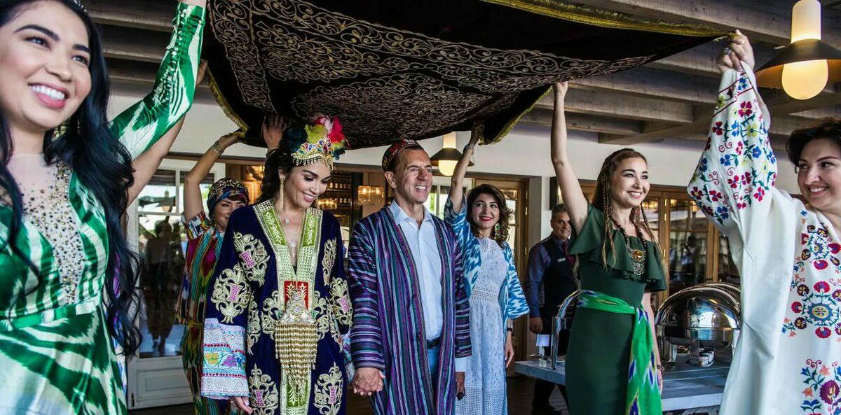 В Узбекистане смягчили карантин и разрешили проводить свадьбы