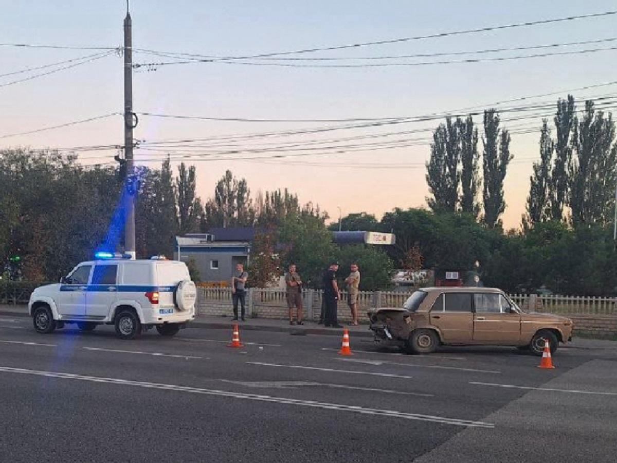 В Мелитополе у подростка эвакуировали на штрафстоянку «Жигули» после ДТП с Mazda