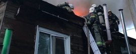 В Астрахани ликвидировали возгорание трех жилых домов на улице Красная Набережная