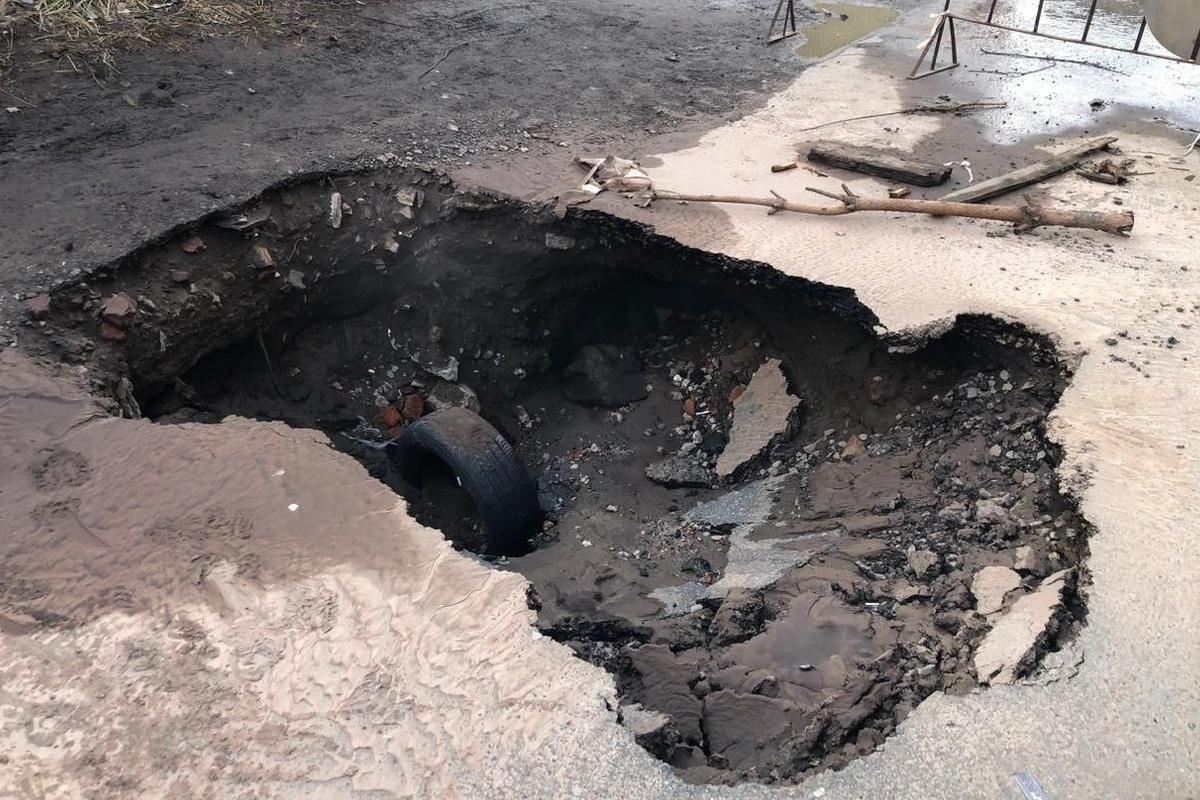 Прокуратура проверяет инцидент с пенсионером, упавшим в яму с кипятком