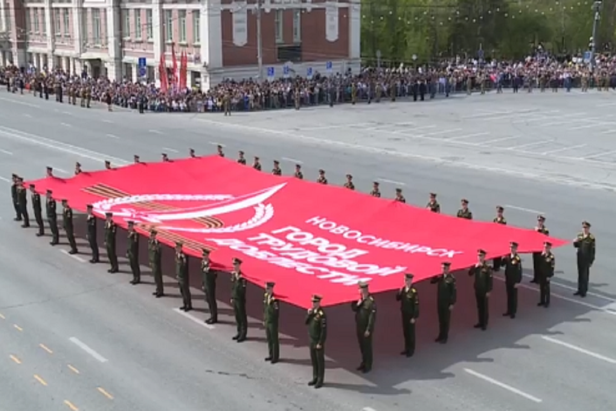Новосибирцам показали Парад Победы в онлайн-режиме