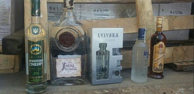 Крымские пограничники задержали две фуры с контрафактным алкоголем
