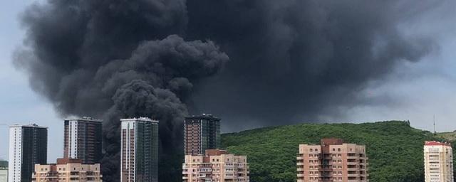 Во Владивостоке мощный пожар произошел в новостройке