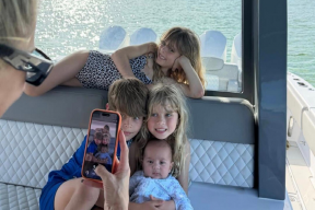 Семья: Энрике Иглесиас впервые ъопубликовал снимок семьи в полном составе