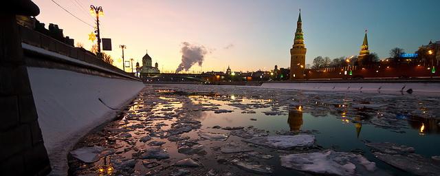 В Москве-реке у Смоленской набережной обнаружили труп мужчины