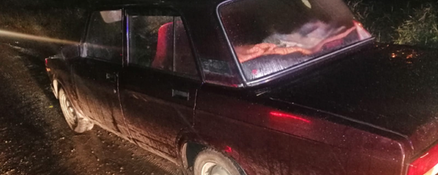 Компания мужчин угнала у 89-летнего новосибирца машину без регистрационного номера