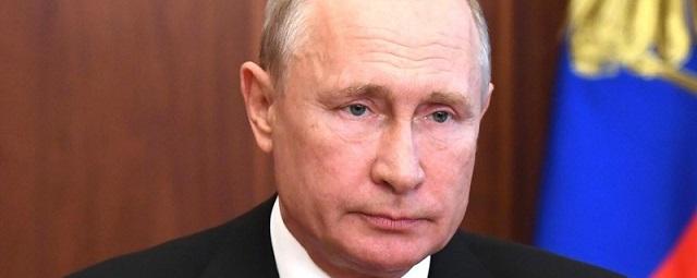 Опрос: Путину доверяют чуть больше половины россиян