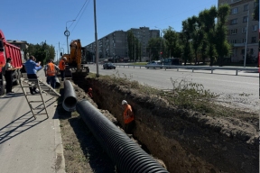 Луганск обновляет коммуникации: на улице Ватутина меняют старую канализацию