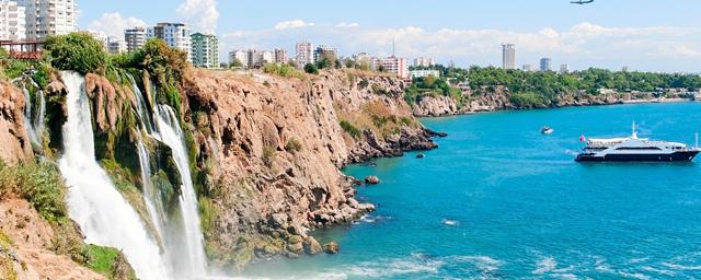 More than one hundred thousand Russian tourists arrived in Antalya for ten days