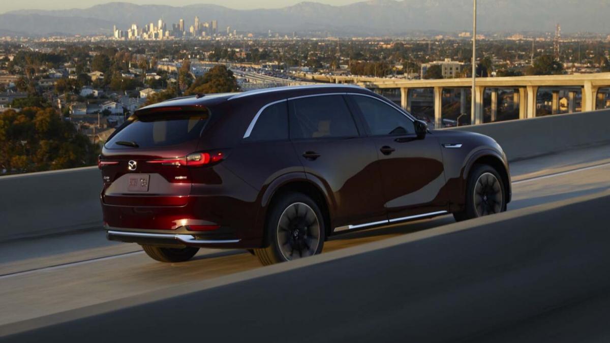 Mazda представила новый гибридный кроссовер Mazda CX-90 2024 года