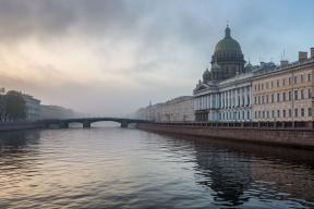 На Санкт-Петербург опустился густой и плотный туман